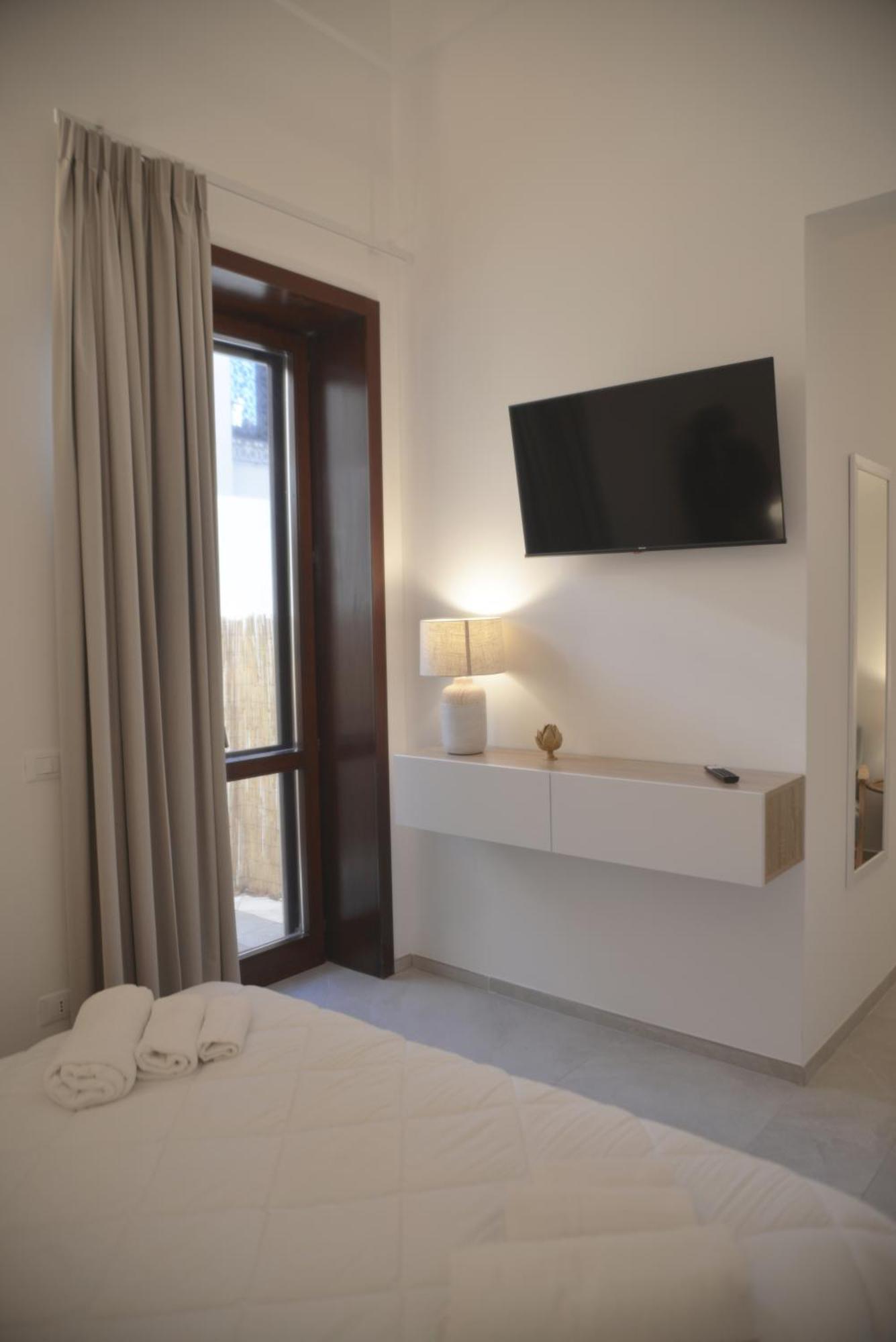 Ellements - Luxury Rooms Бриндизи Экстерьер фото